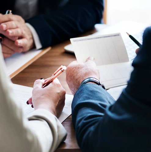 تیم حرفه‌ای ایران سایت سازان در حال کار